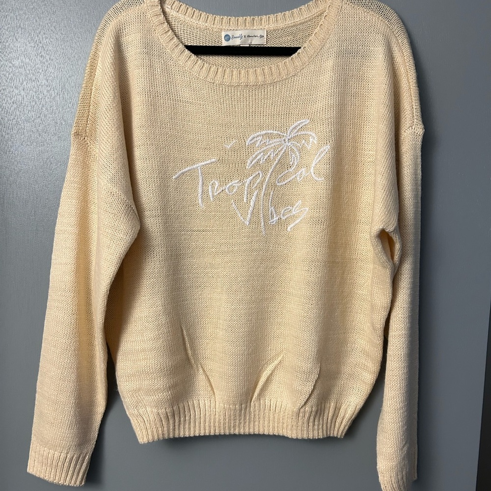 Beachly x Goldfish kiss sweater size M